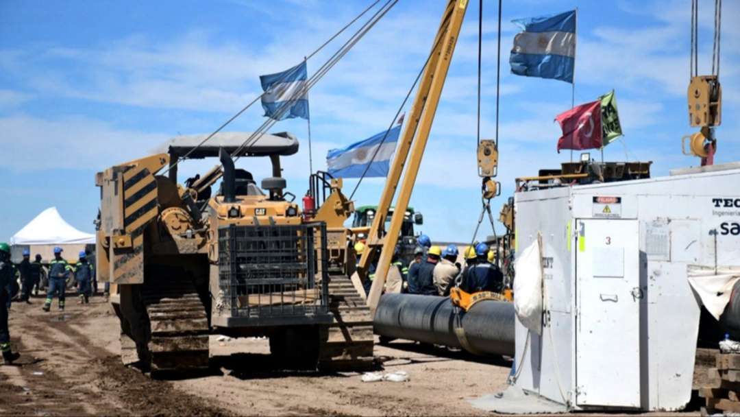 Vaca Muerta en Río Negro: 437 kilómetros de ductos, 420 empleos y una obra histórica