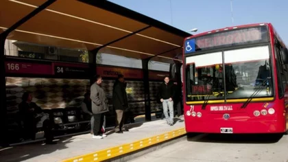 Quiroga insiste con el Metrobús y los carriles exclusivos
