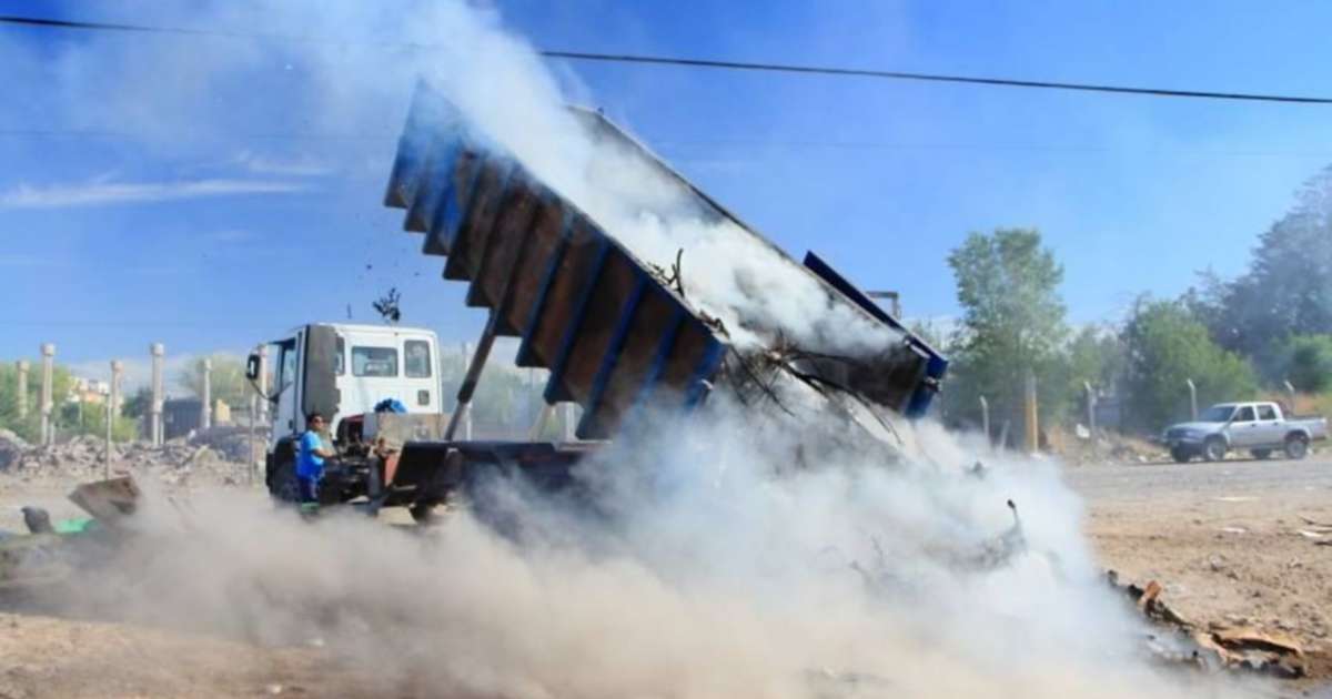 Otra vez prendieron fuego contenedores de basura