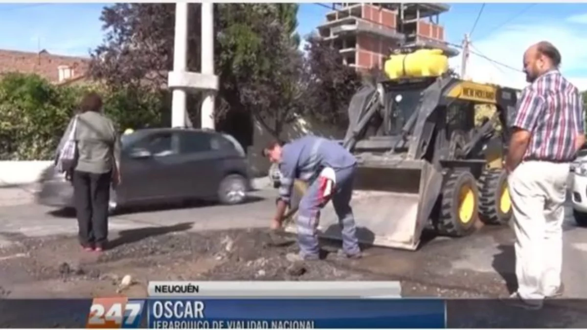 Ante la ausencia municipal, Vialidad tapó el bache