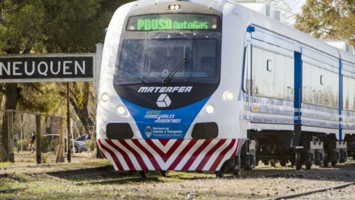 Después de una semana, vuelve a funcionar el tren