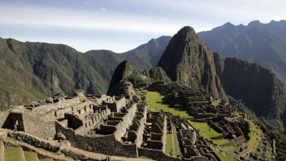 Se sacó una selfie en el Machu Picchu, cayó al abismo y murió