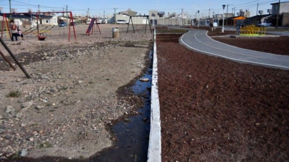 Cruce de declaraciones por la plaza del barrio Mercantiles