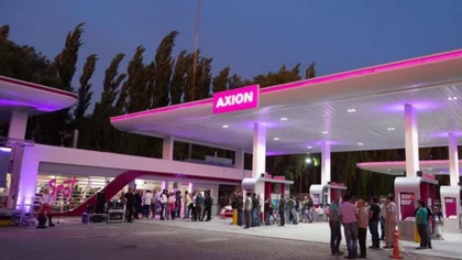 Trabajadores tomaron una estación de servicio por atraso en los sueldos