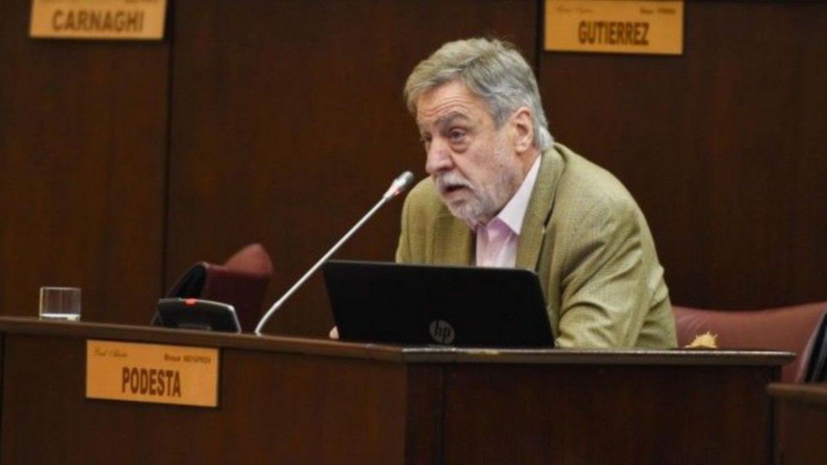 Raúl Podestá se opuso a entregar la concesión de las rutas a una sociedad anónima