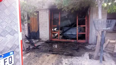 Dramático rescate de una familia de su casa en llamas