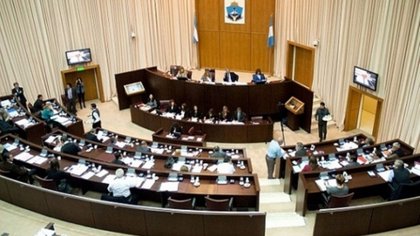 La mayoría legislativa se inclina en contra de las políticas nacionales