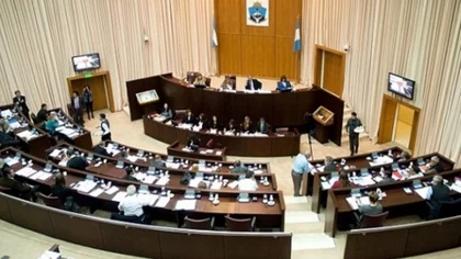La mayoría legislativa se inclina en contra de las políticas nacionales