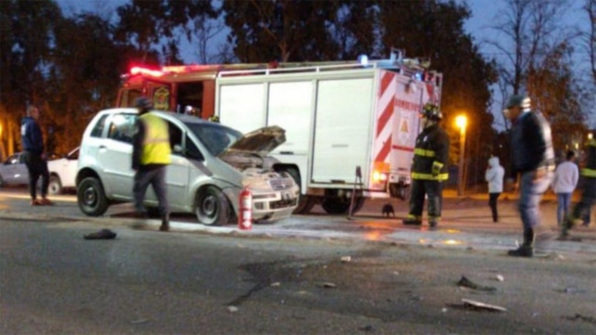 Un herido en un terrible choque en Plaza Huincul