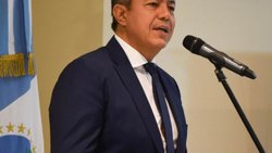 Rolando Figueroa anunció que se presenta como candidato