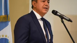 Rolando Figueroa anunció que se presenta como candidato