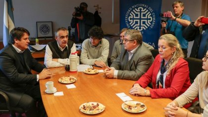 El gobierno busca defender a la UNCO