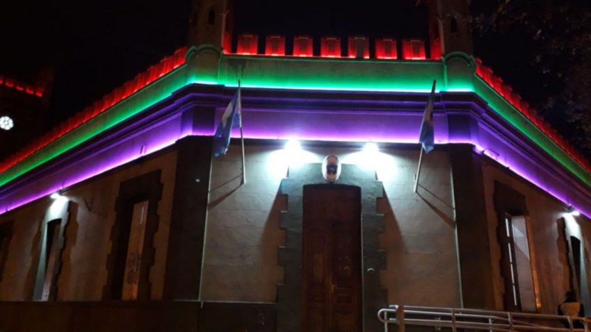 La Casa de Gobierno, luce los colores por el día del Orgullo LGBTIQ