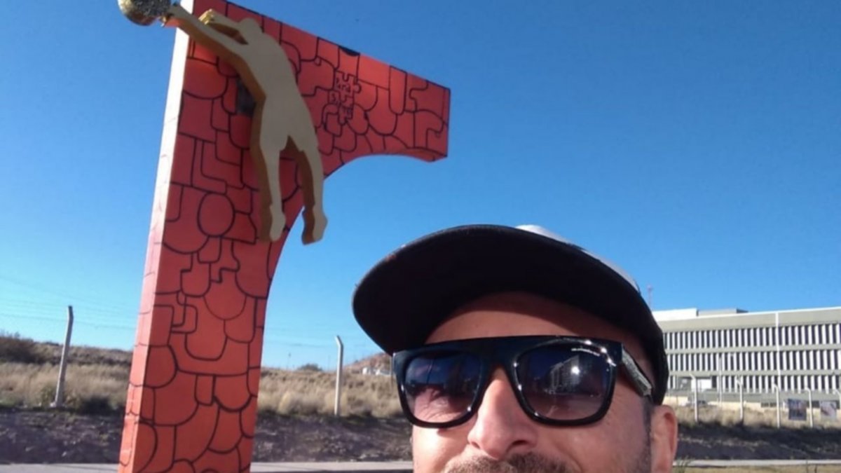 El primer monumento a la Generación Dorada es neuquino