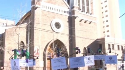 La Catedral amaneció con pintadas a favor de la despenalización del aborto