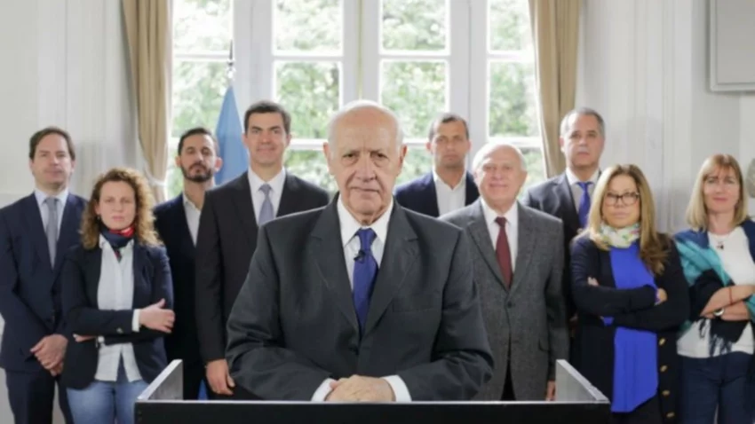 Lavagna pidió suspender temporalmente la campaña