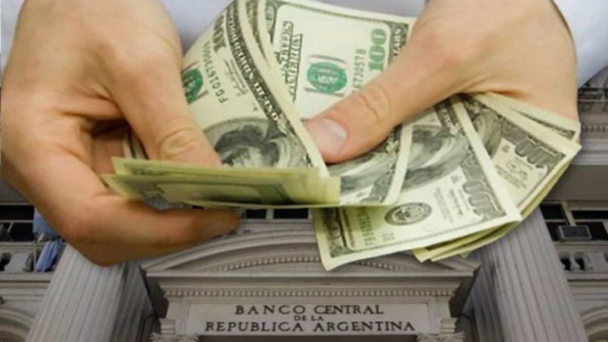 Dispusieron un tope de compra de hasta 10 mil dólares