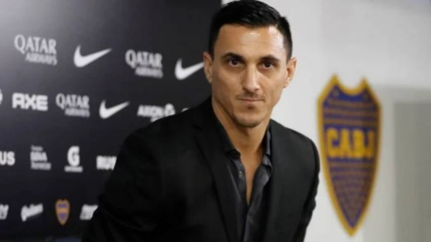 Burdisso respaldó fuerte a Alfaro