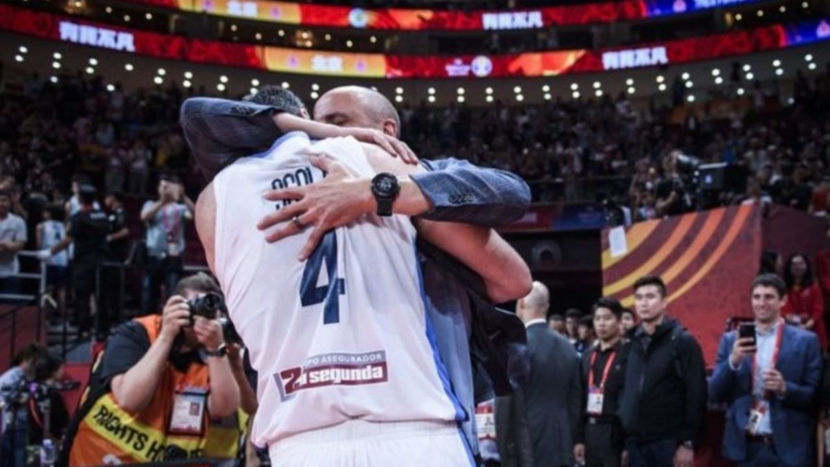 El interminable abrazo de Scola y Ginóbili