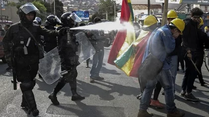 Bolivia denunció que Macri envió "material bélico"