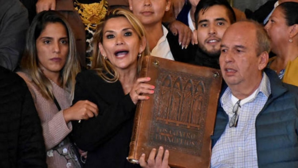 En Bolivia hay orden de detención contra Áñez
