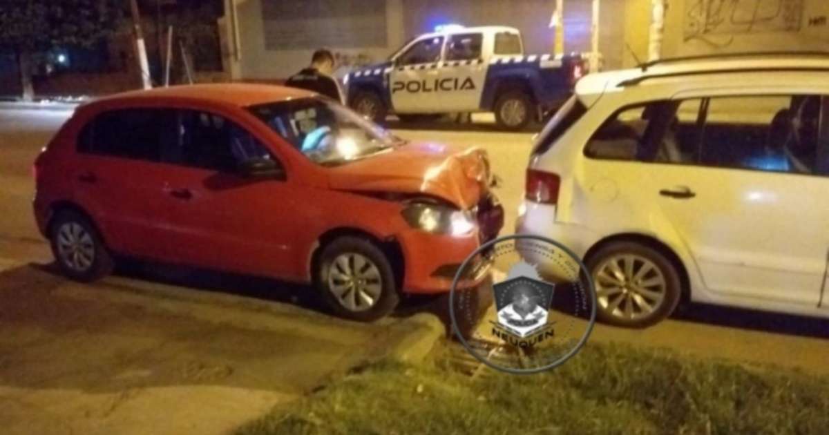 Manejaba borracho y chocó contra un auto estacionado