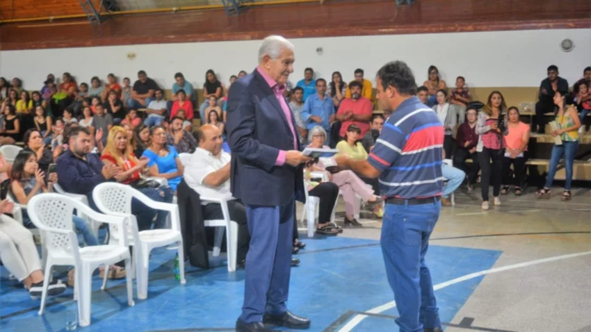 Un petrolero dejó la intendencia de Buta Ranquil