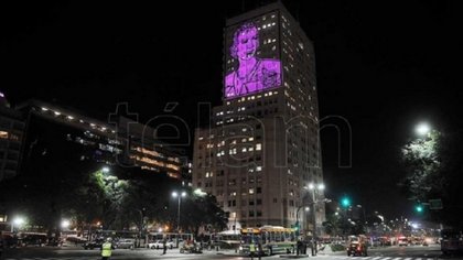 Este jueves encenderán la imagen de Evita