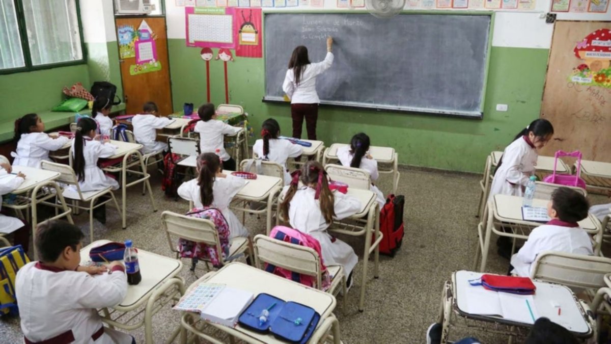 Las clases podrían volver “de forma escalonada” después del invierno