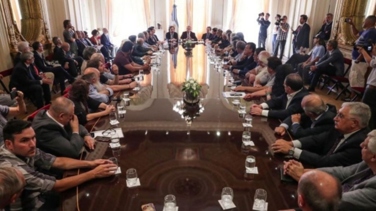 Empresarios y gobierno firmaron el pacto social