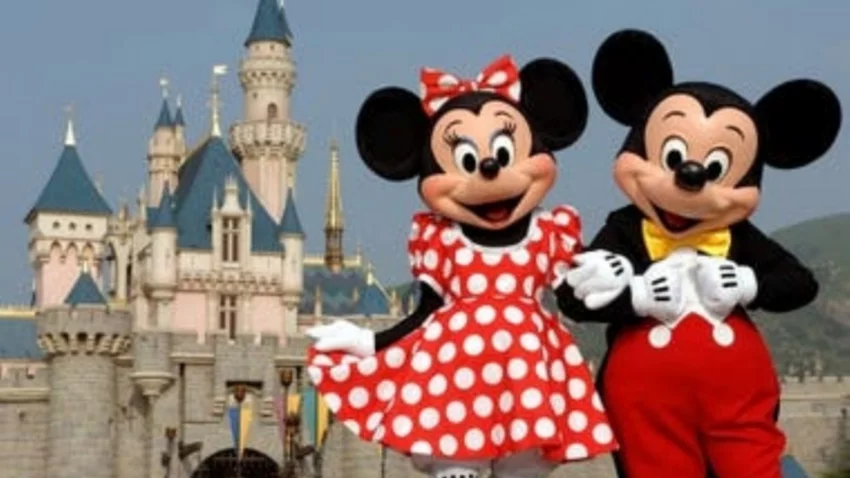 Pagan 4 mil dólares por visitar los parques de Disney