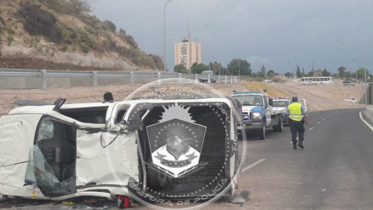 Ebrio “estrenó” el Nodo Vial con un vuelco