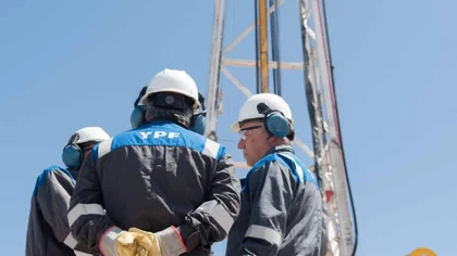 YPF mejoró su oferta e impulsó la acción