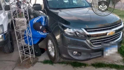 Insólito: roban camioneta y la dejan en consignación para venderla