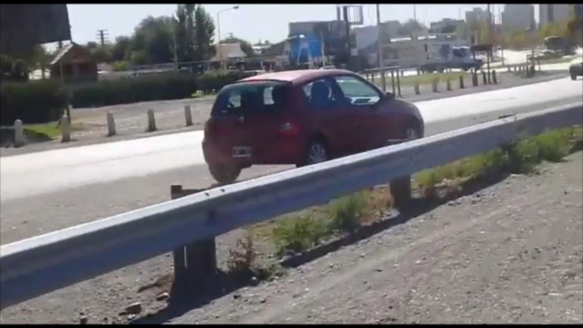 Por ruta 22 a contramano para evitar los controles