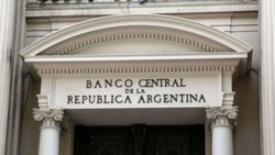 ¿Habrá feriado bancario y cambiario este lunes?