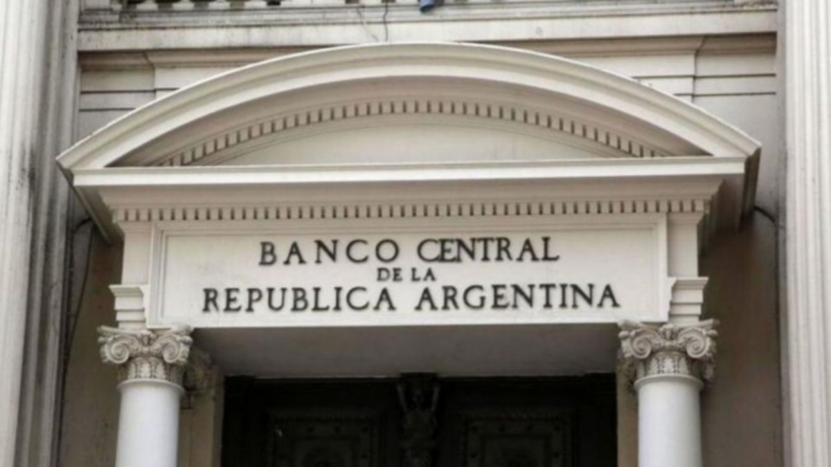 ¿Habrá feriado bancario y cambiario este lunes?