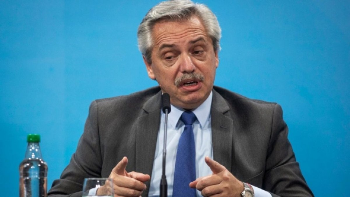 "Voy a ser duro con los que despiden gente", dijo el presidente.
