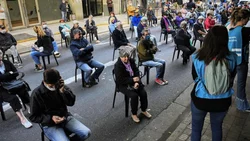 Continúa el pago de haberes a los adultos mayores