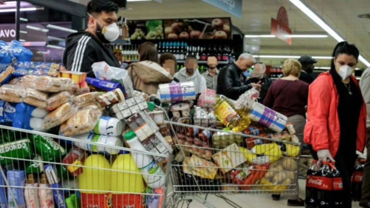 Las ventas en supermercados subieron un 25% en marzo