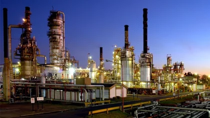Por falta de demanda paran las refinerías