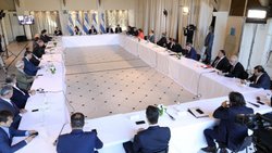 Proponen pagar a bonistas en 3 años y con quita del 5,4%