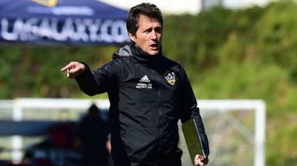 Barros Schelotto: "Tener al Pipita Higuaín sería un sueño"