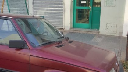 En cuarentena lo multan por tener el auto parado en su casa