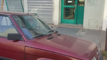 En cuarentena lo multan por tener el auto parado en su casa