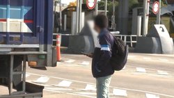 Escondieron a un menor entre cajones de verdura para hacerlo trabajar