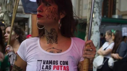 Prostitución en jaque: "paramos la olla con nuestros genitales"