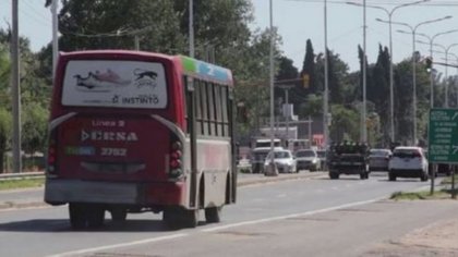 “Te bajás del colectivo ya”, es médica y no la dejaron subir