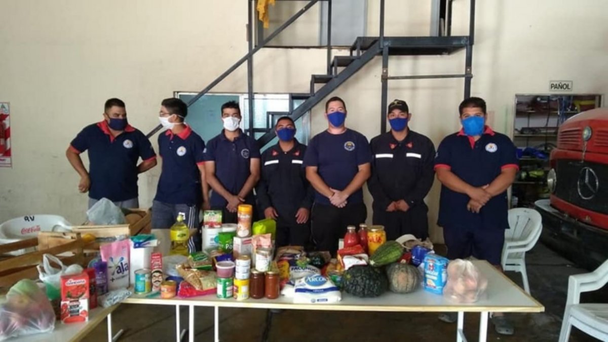 Viven en el cuartel para proteger a sus familias del virus