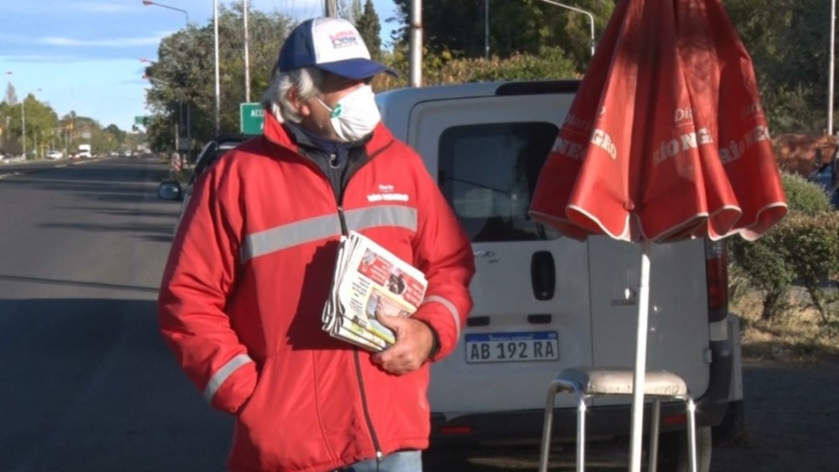 Casi 20 años vendiendo diarios a la vera de Ruta 22